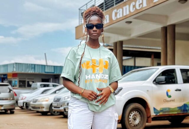 zivuga uganda - singer Recho Rey pays a visit to Mulago cancer institute patients
